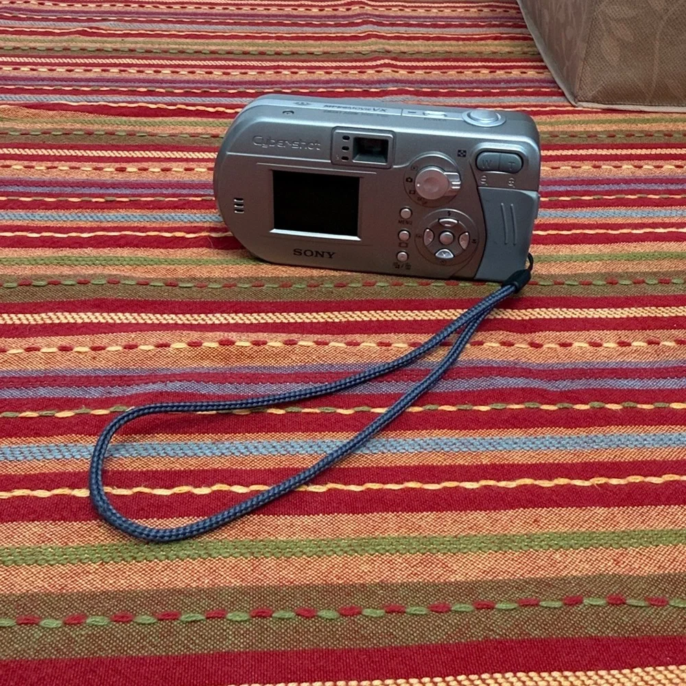 sony cyber shot mpegmovievx vintage camera!